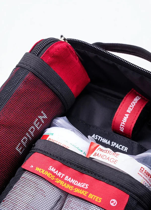 Water resistant 600D Oxford polyester kit with adjustable shoulder and waist straps
