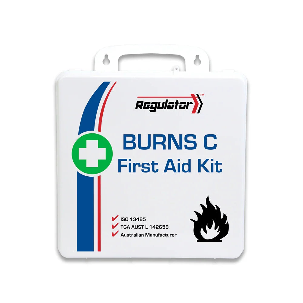 Burns kit case measuring 24 x 24 x 7.5 cm holding PE burn sheets in three sizes and treatment cards