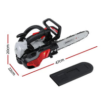 Red and black petrol chainsaw with blade cover, labeled dimensions 47cm x 22cm x 20cm