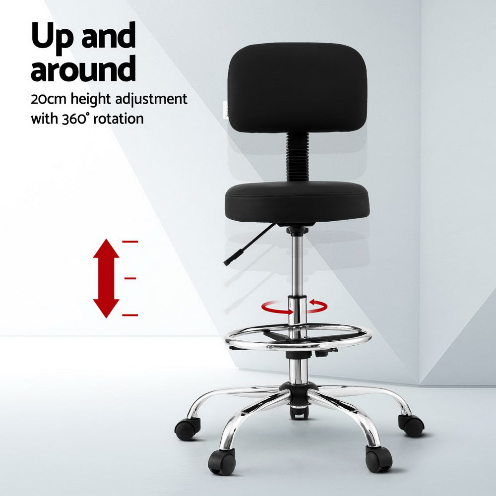 Black adjustable office chair with 360° rotation and 20cm height adjustment, chrome base, and casters