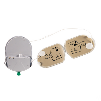 Kit instruments and guides: scissors, forceps, splinter probes, CPR face shield and CPR flow chart card
