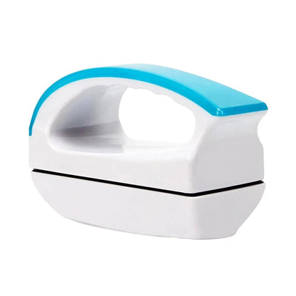 Magnetic cleaning brush with blue handle for glass or window cleaning